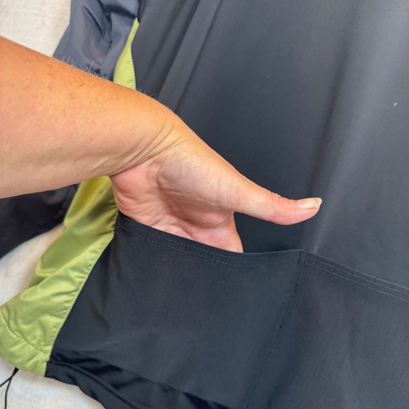 MEC Jacket Mens Size XL Green Black Windbreaker Gorpcore Hiking Lightly Lined - Picture 10 of 15